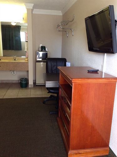 Deluxe Inn Motel Лейк Чарлс Екстериор снимка