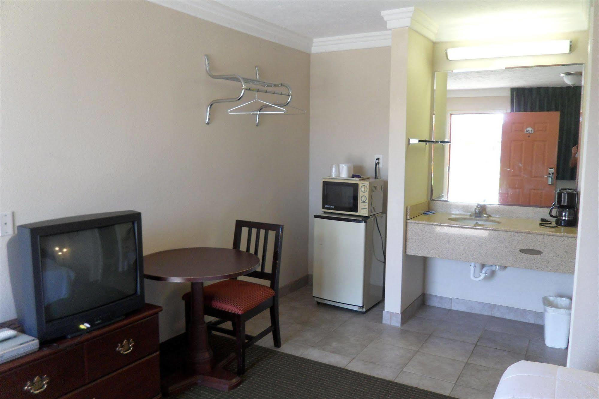 Deluxe Inn Motel Лейк Чарлс Екстериор снимка